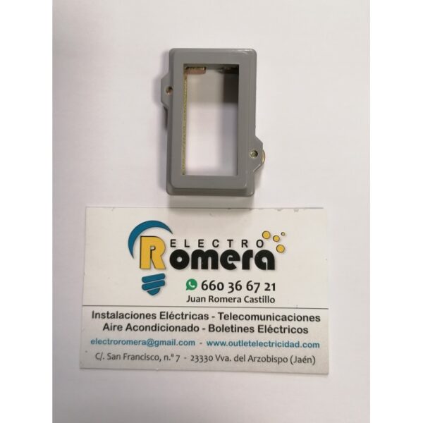 PLAQUITA ACOPLAMIENTO PARA MECANISMOS SERIE LINEAL EN COLOR GRIS REF. 3097