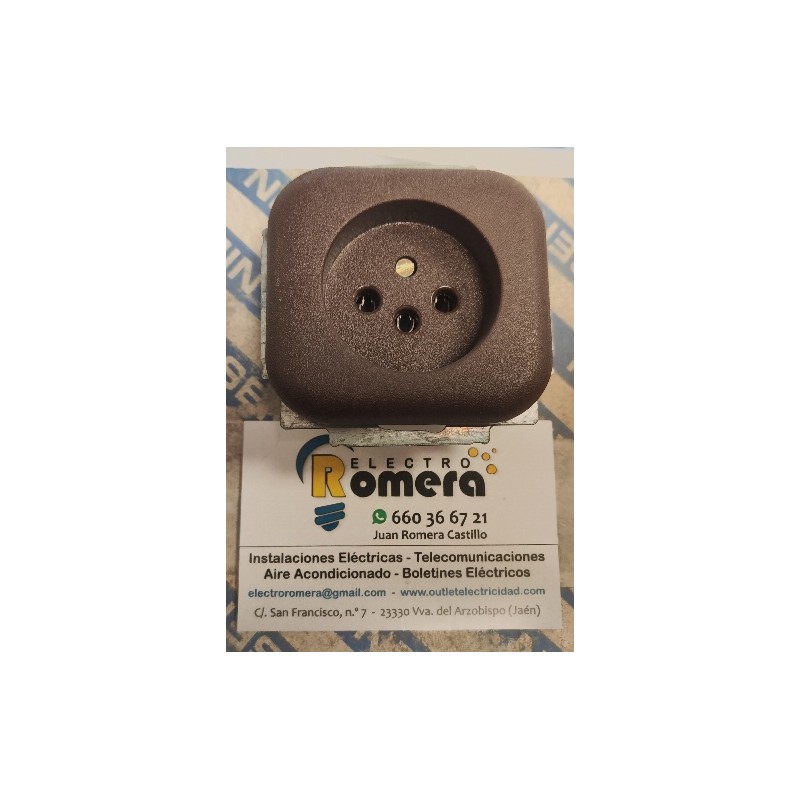 ENCHUFE 2P+T DESPLAZADA 7306 LX MARRON
