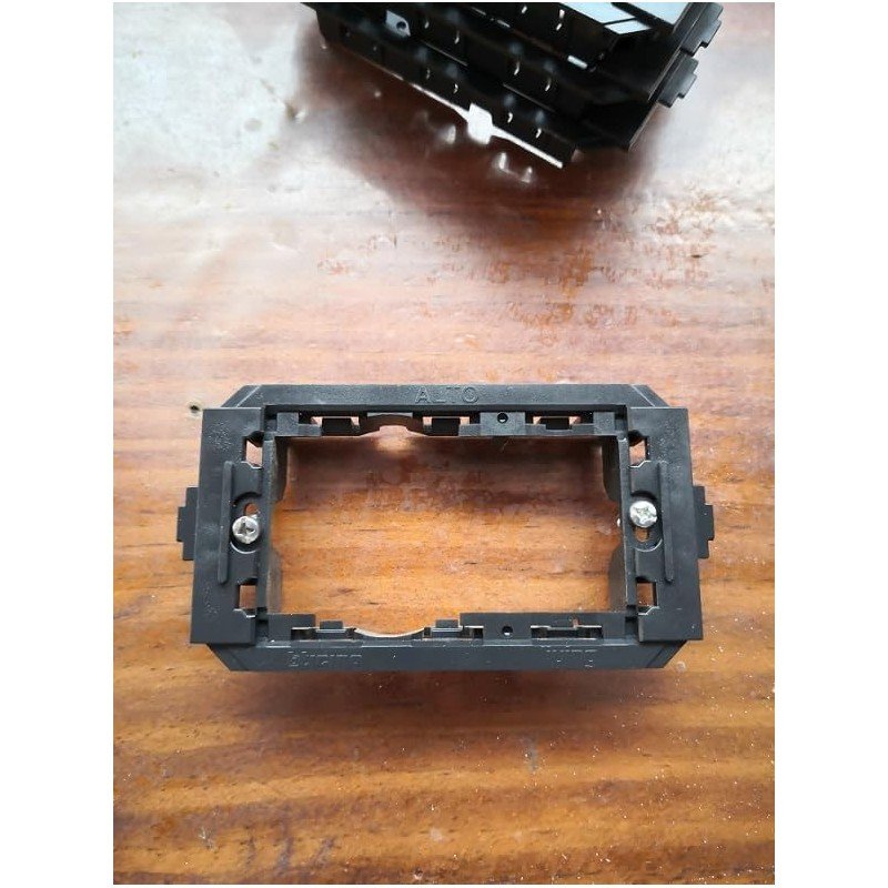 Bticino Living Classic art. 4740 - Soporte para cuadro de 1 Schuko + fruta Bticino Living Classic